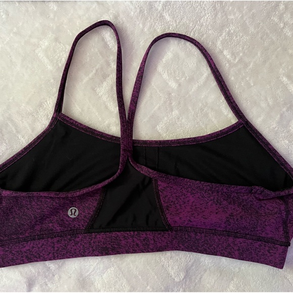 Lululemon flow y bra IV.                                        READ DESCRIPTION - Picture 5 of 5